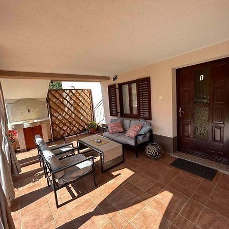 Apartmani Antonija Vozilici エクステリア 写真