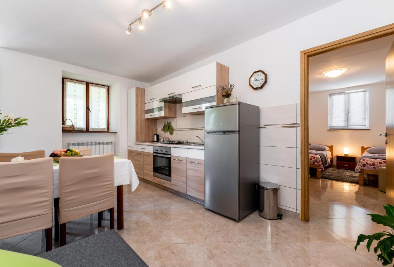 Apartmani Antonija Vozilici エクステリア 写真