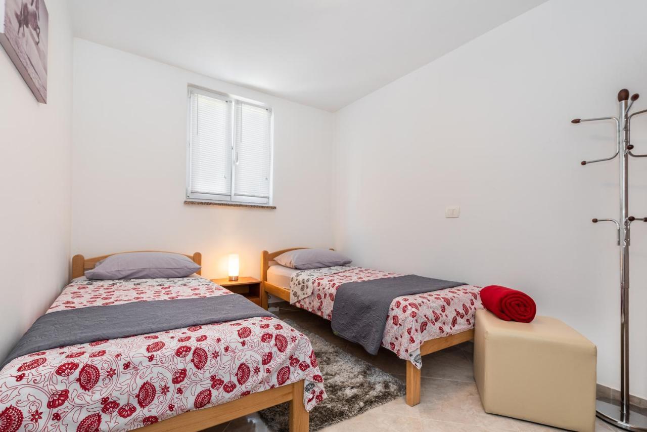Apartmani Antonija Vozilici エクステリア 写真