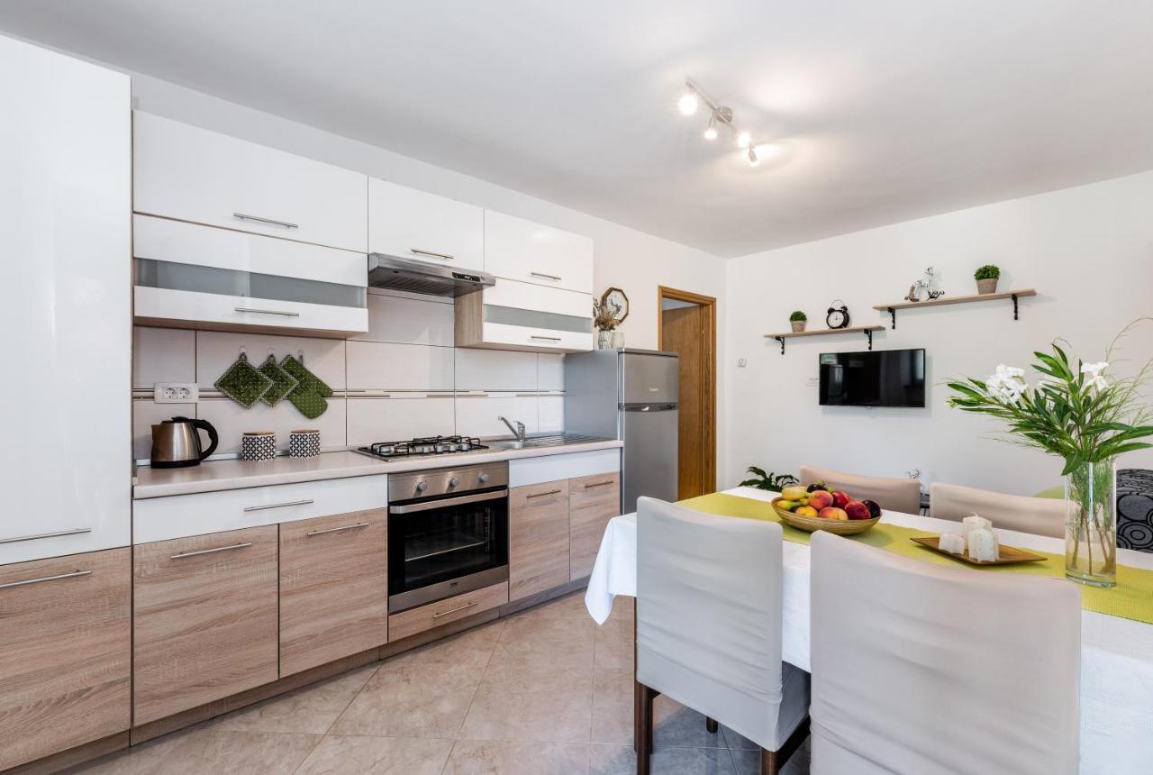 Apartmani Antonija Vozilici エクステリア 写真