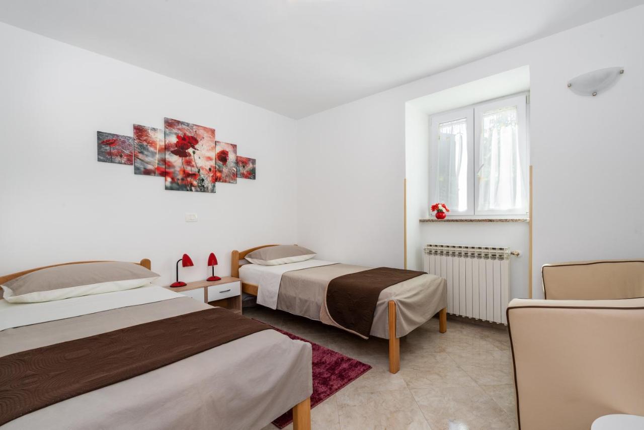 Apartmani Antonija Vozilici エクステリア 写真