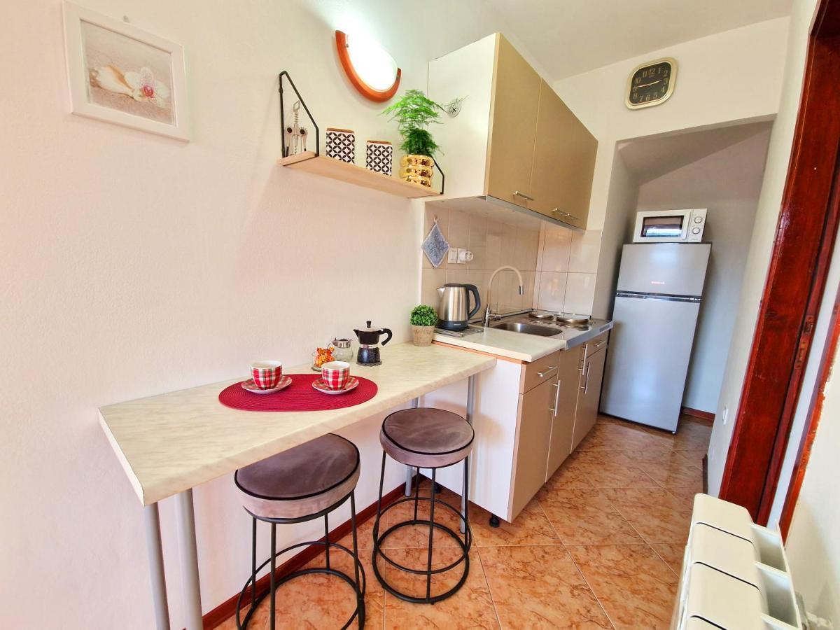 Apartmani Antonija Vozilici エクステリア 写真