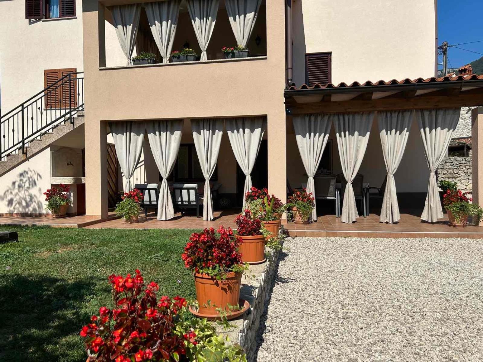 Apartmani Antonija Vozilici エクステリア 写真
